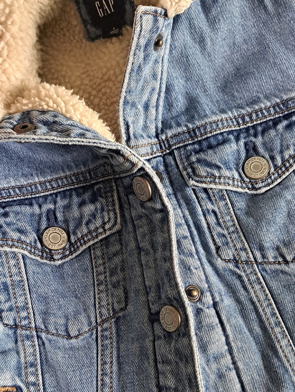 GAP Denim Jacket with Cream Sherpa Collar - Picture 4 of 10